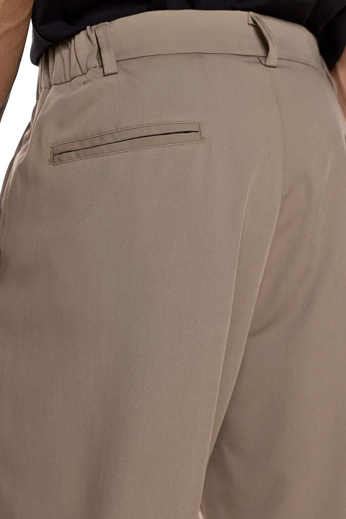 Tailored Pleated Straight-Leg Trousers – ATSUSHI