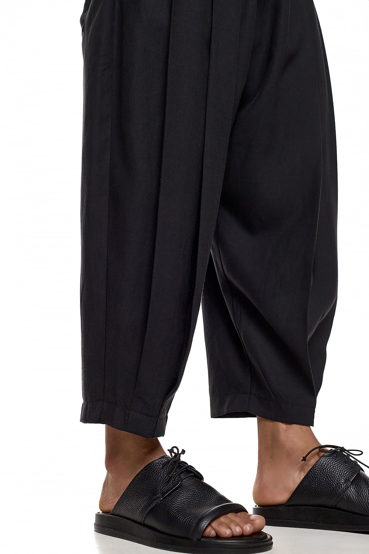Relaxed Pleated Trousers with Drawstring – AMIDA