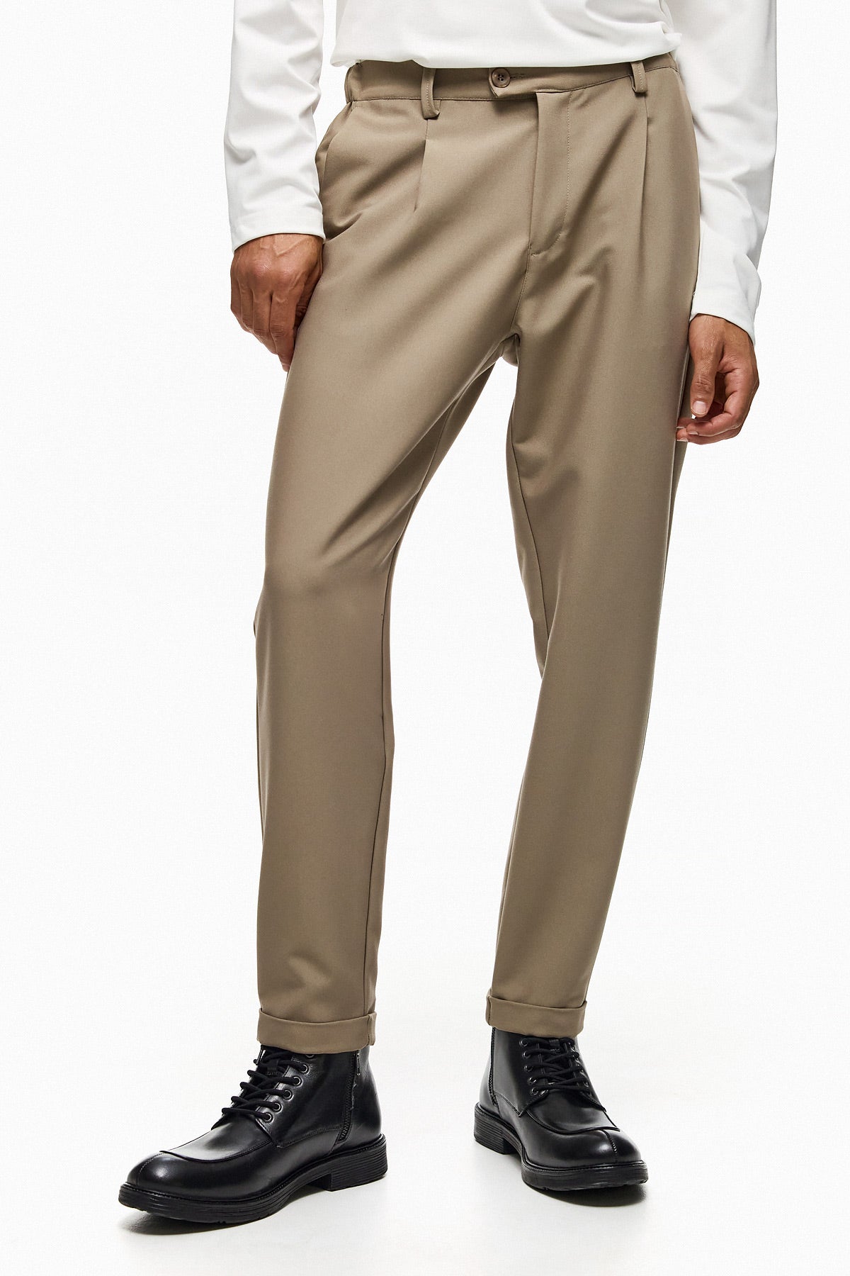 Pleated Tapered Trousers ENJU