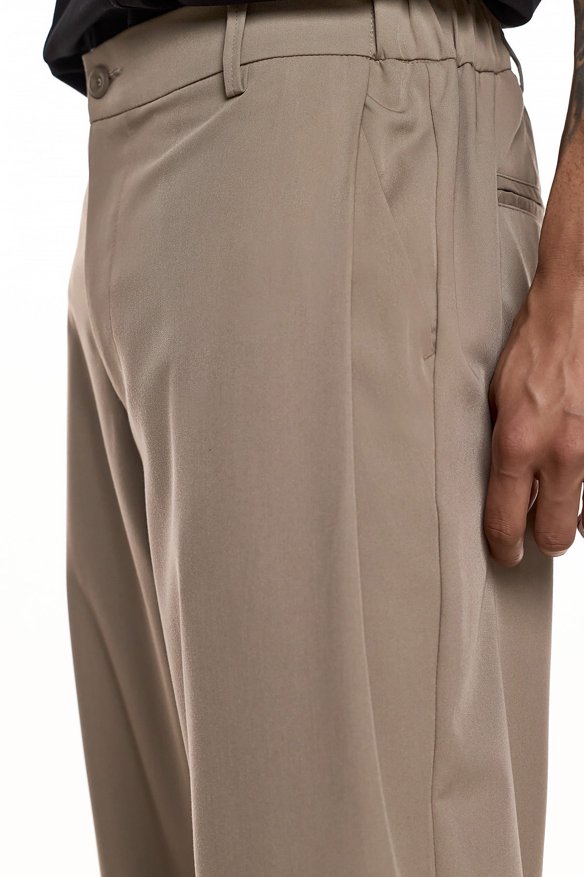 Tailored Pleated Straight-Leg Trousers – ATSUSHI