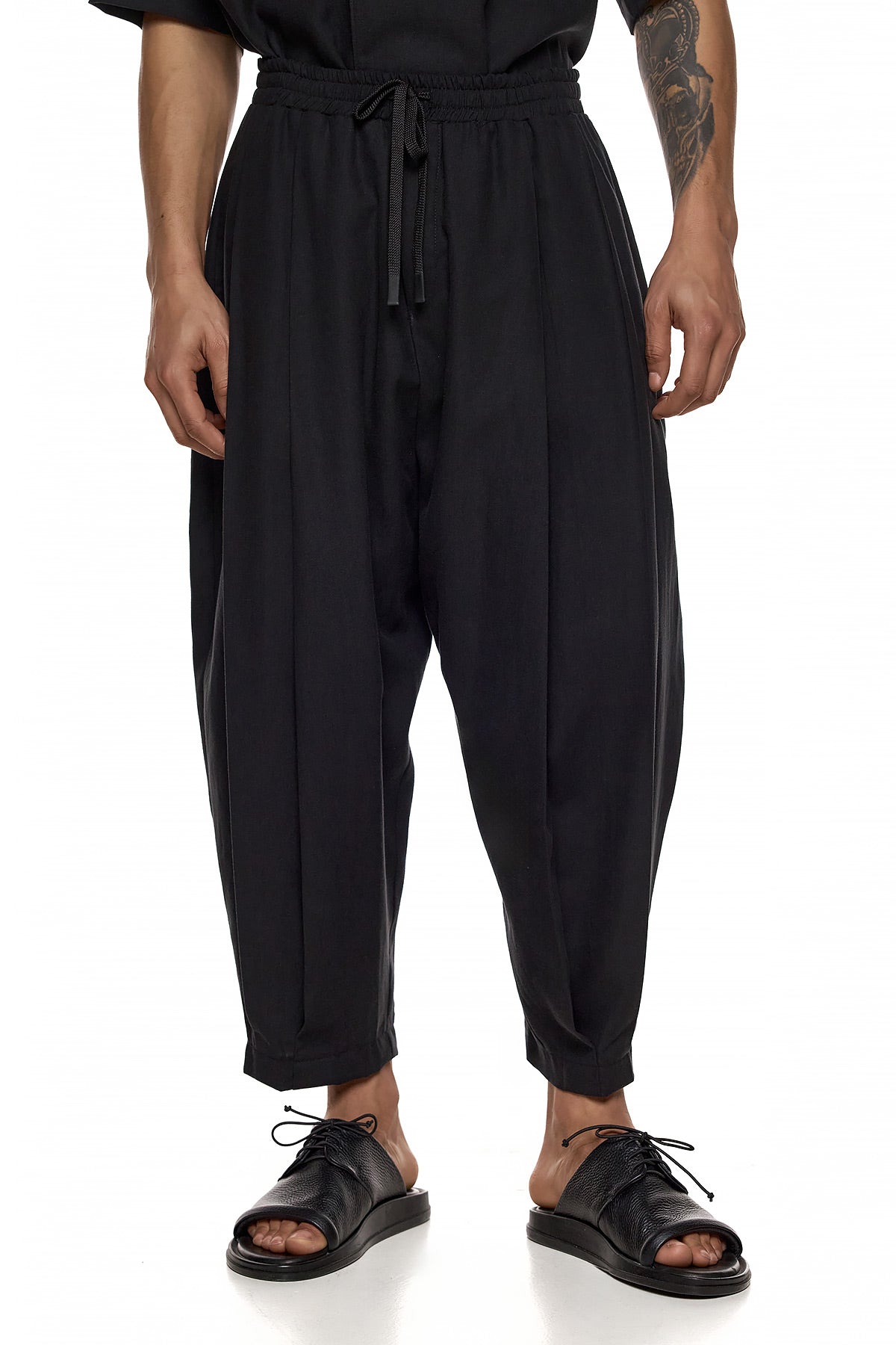 Relaxed Pleated Trousers with Drawstring – AMIDA