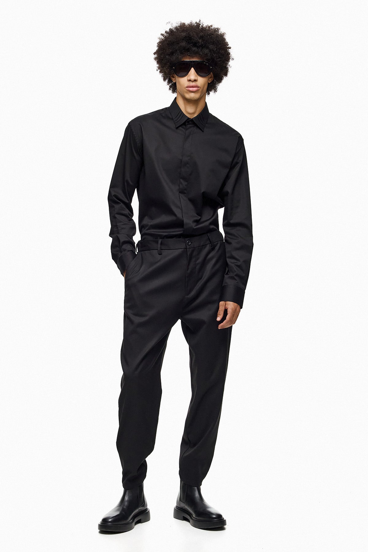 KUROHA Carrot Slim Trousers - Black