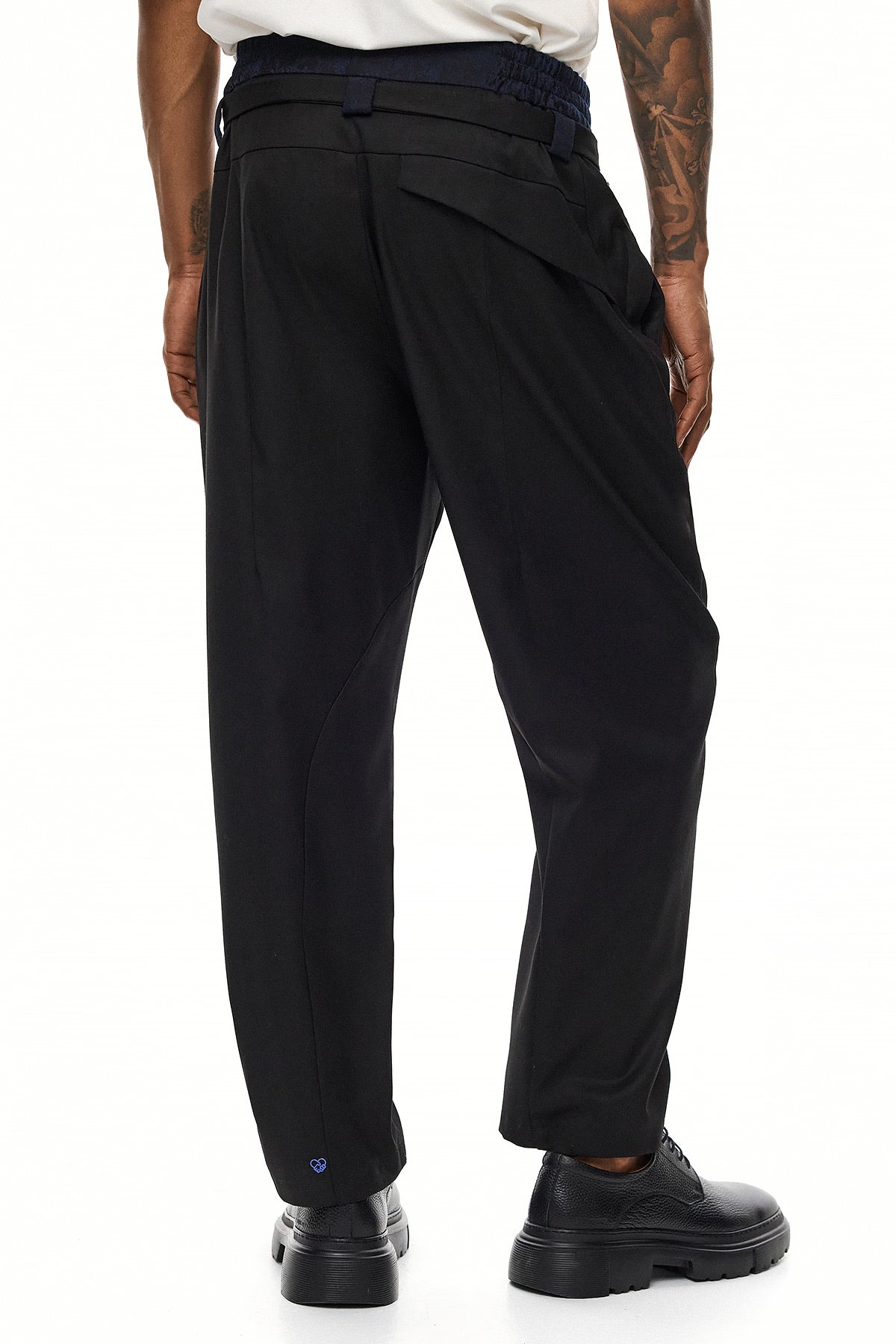 NAGOMI Relaxed Pleated Trousers – Black