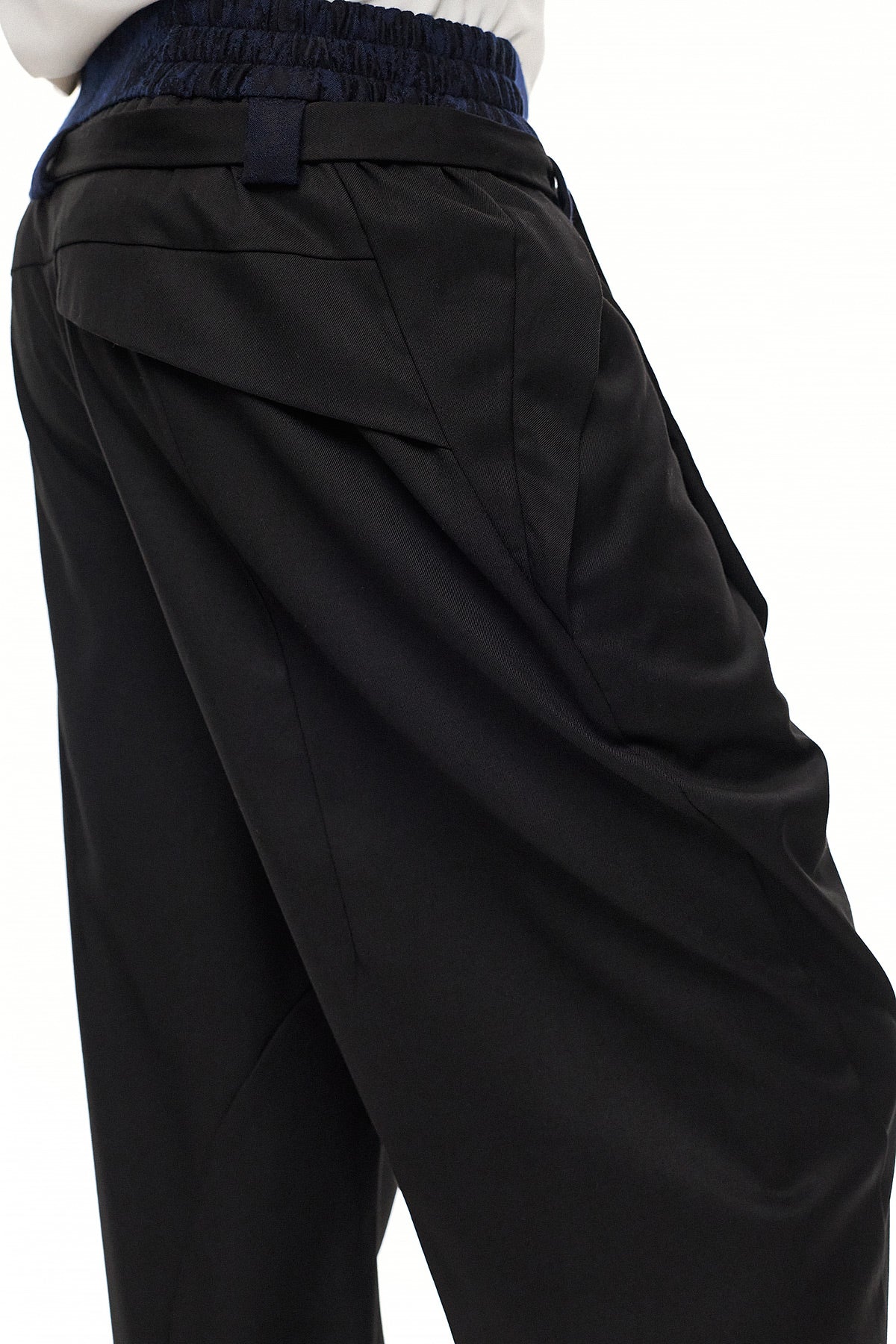 NAGOMI Relaxed Pleated Trousers – Black